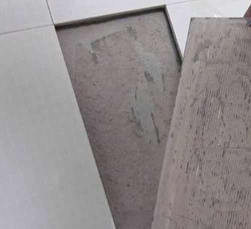 江门瓷砖空鼓维修公司分享瓷砖铺贴时如果打浆（即涂抹在瓷砖背面和基层上的砂浆或瓷砖胶）过少，会带来以下问题